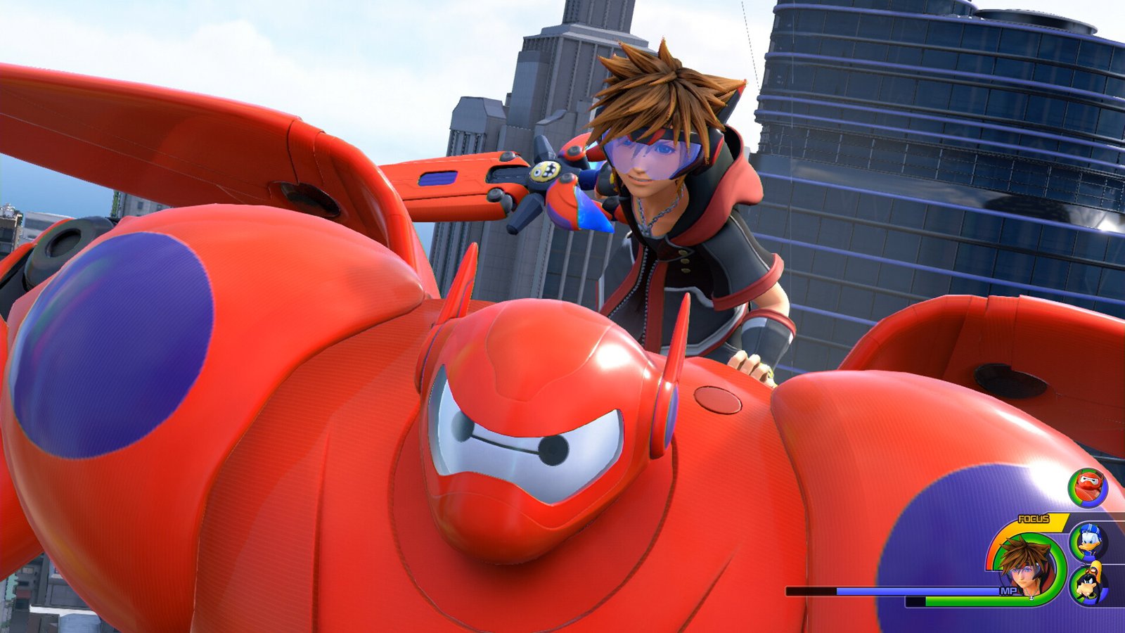 Sora junto a Baymax en el mundo de Big Hero 6 de Kingdom Hearts III