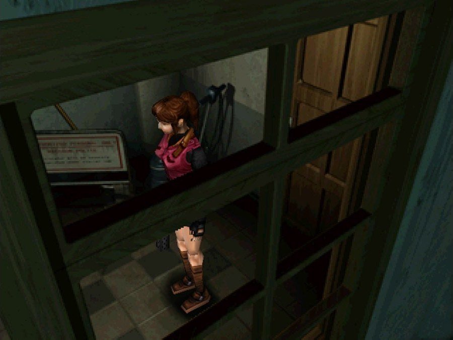 Claire Redfield en un pasillo de la comisaría de Raccoon City en Resident Evil 2