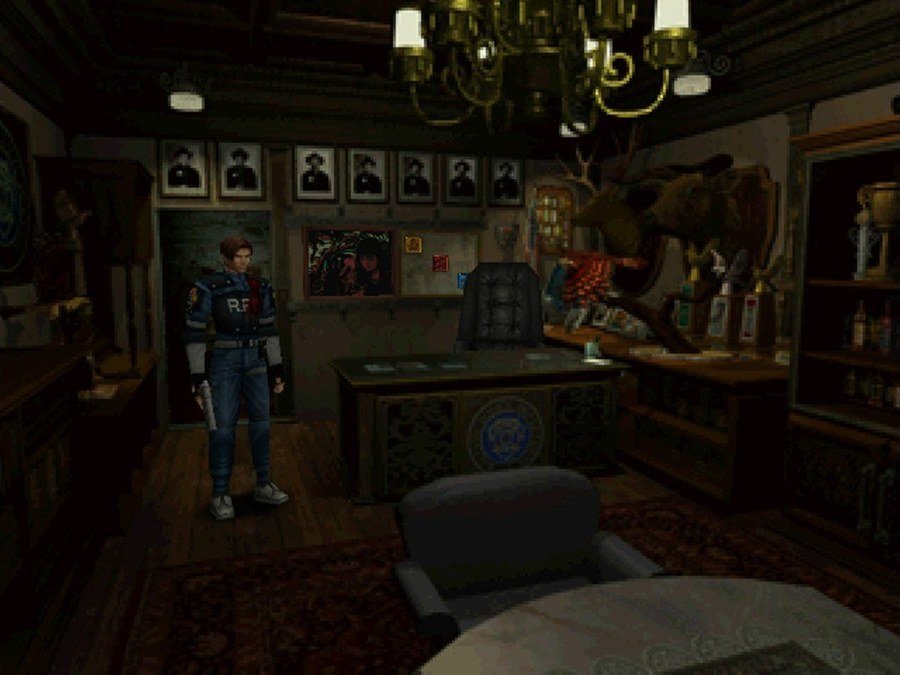 Leon S. Kennedy en un despacho de la comisaría en Resident Evil 2